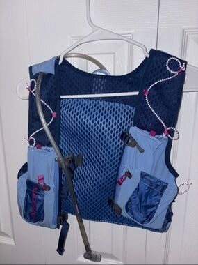 Nathan vaporairess hydration vest